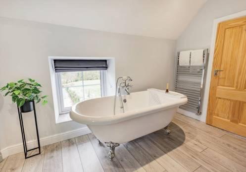 Beautiful 3 Bedroom Cottage With Fantastic Views Carsington Exterior photo